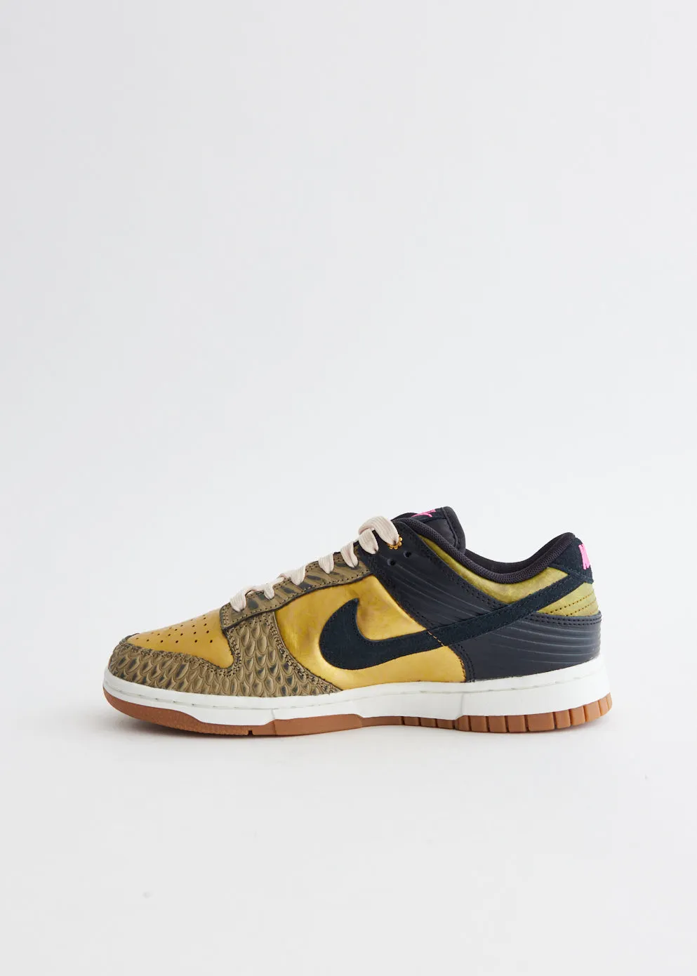 Women's Dunk Low 'Día De Muertos' Sneakers